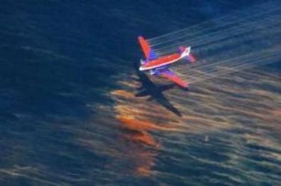 BP sprays more chemicals into main Gulf oil leak
