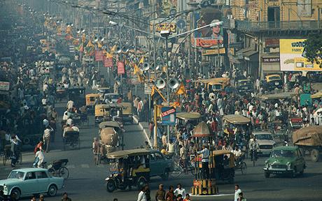 Crowds of people in Dehli, India: India to issue all 1.2 billion citizens with biometric ID cards