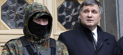 Arsen Avakov (right) (photo: AFP/Yury Kirnichny)