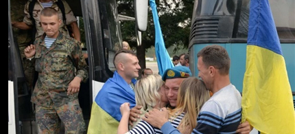 Relatives of Ukrainian servicemen react during a welcome ceremony in the western city of Lviv. About 146 soldiers returned home after serving five-month missions battling pro-Russia rebels in eastern Ukraine. (photo: Yurko Dyachyshyn/AFP/Getty Images)