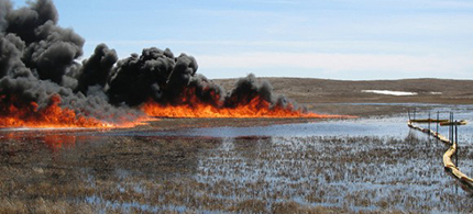 On site burn at a crude oil spill on a wetland in Mountrail County, North Dakota. (photo: USFWS/flickr)