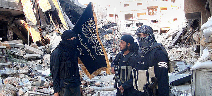 Jabhat al-Nusra fighters in Yarmouk refugee camp on southern outskirts of Syrian capital, Damascus. (photo: AFP/Archive)
