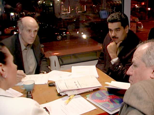 Greg Palast (on left) and investigations team meets with Venezuelan Vice-President Nicolas Maduro (on right), New York, 2004. (Photo: Richard Rowley)