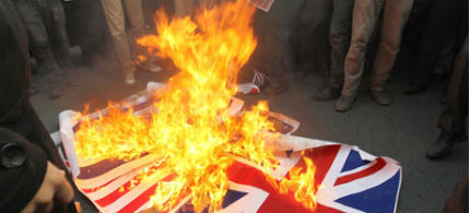 Iranian protesters burn the union flag outside the British embassy in Tehran, 11/29/11. (photo: Atta Kenare/AFP/Getty Images