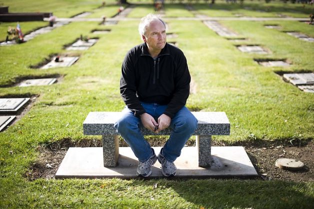 Kale Alderson visits the Chico grave of his father, World War II veteran John Alderson, who died at 89 in a Yuba City nursing home three months before the Department of Veterans Affairs approved his benefits. Photo: Michael Short / SF