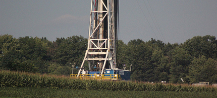 Many fracking operations take place on food producing farms. (photo: Onearth)