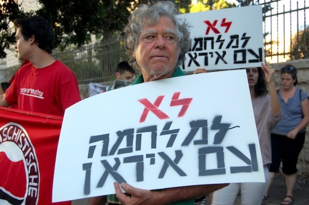 A protest in Jerusalem against war with Iran. Credit: Jillian Kestler-DAmours/IPS.