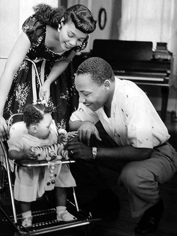 Martin Luther King Jr. and family (Photo: AOL CDN)