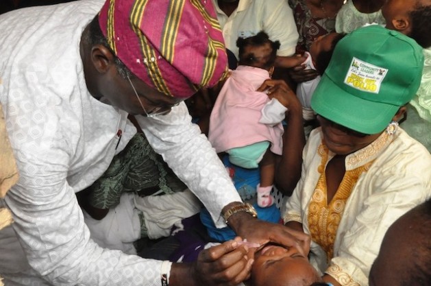 Governor Babatunde Fashola of Lagos immunising a child. Courtesy: Toluwa Olusegun