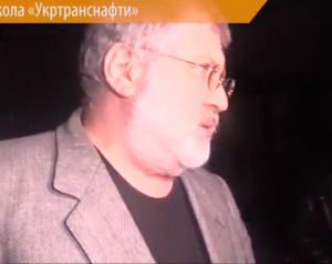 Ukrainian oligarch Igor Kolomoisky confronting journalists after he led an armed team in a raid at the government-owned energy company on March 19, 2015. (Screen shot from YouTube)
