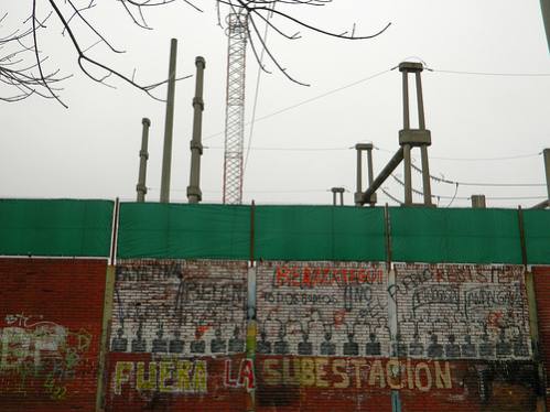 The wall around the Rigolleau substation graphically reflects the opposition of local residents. Credit: Juan Moseinco/IPS