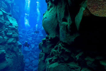 Take a dive between two continents.