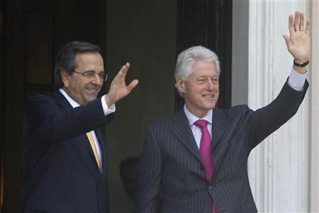 Greek Prime Minister Antonis Samaras (L) and visiting Former U.S. President Bill Clinton wave to reporters during their meeting in Athens July 22, 2012. REUTERS/John Kolesidis
