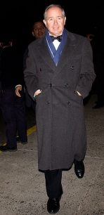 Berkshire Hathaway Vice-Chairman Charles Thomas Munger (L) and Berkshire Hathaway CEO Warren E. Buffett Stephen A. Schwarzman