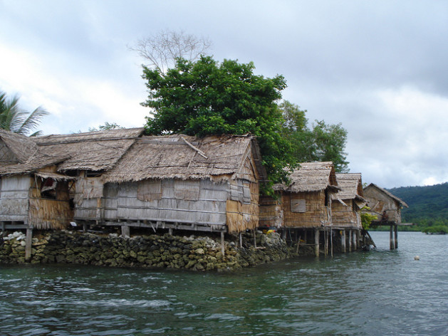 Sea level rise threatens Raolo island in the Solomon Islands. Credit: Catherine Wilson/IPS