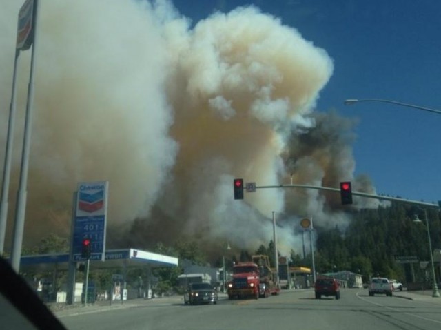 Wildfire burns Monday afternoon near Interstate 5 in Weed, just north of Mount Shasta. (Via Ken Bodnar/Twitter)